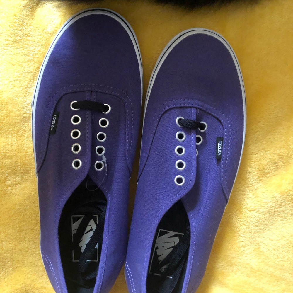 💜 Purple Vans // Women size 10 & Men size 8.5 💜